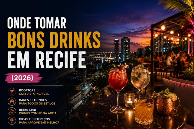 Drinks coloridos sobre uma mesa em rooftop com vista noturna da cidade de Recife e ambiente sofisticado ao entardecer.